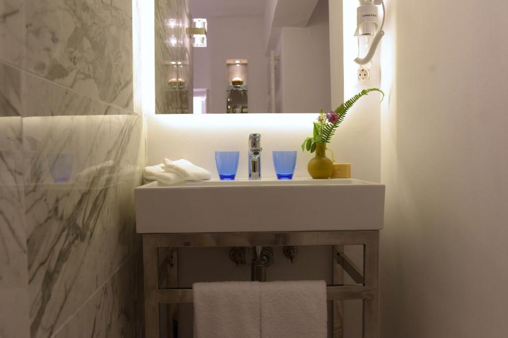 Achillion Liston Suites room 1